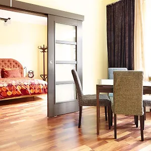 Lovely Funky Flat Near Royal Park Warsaw