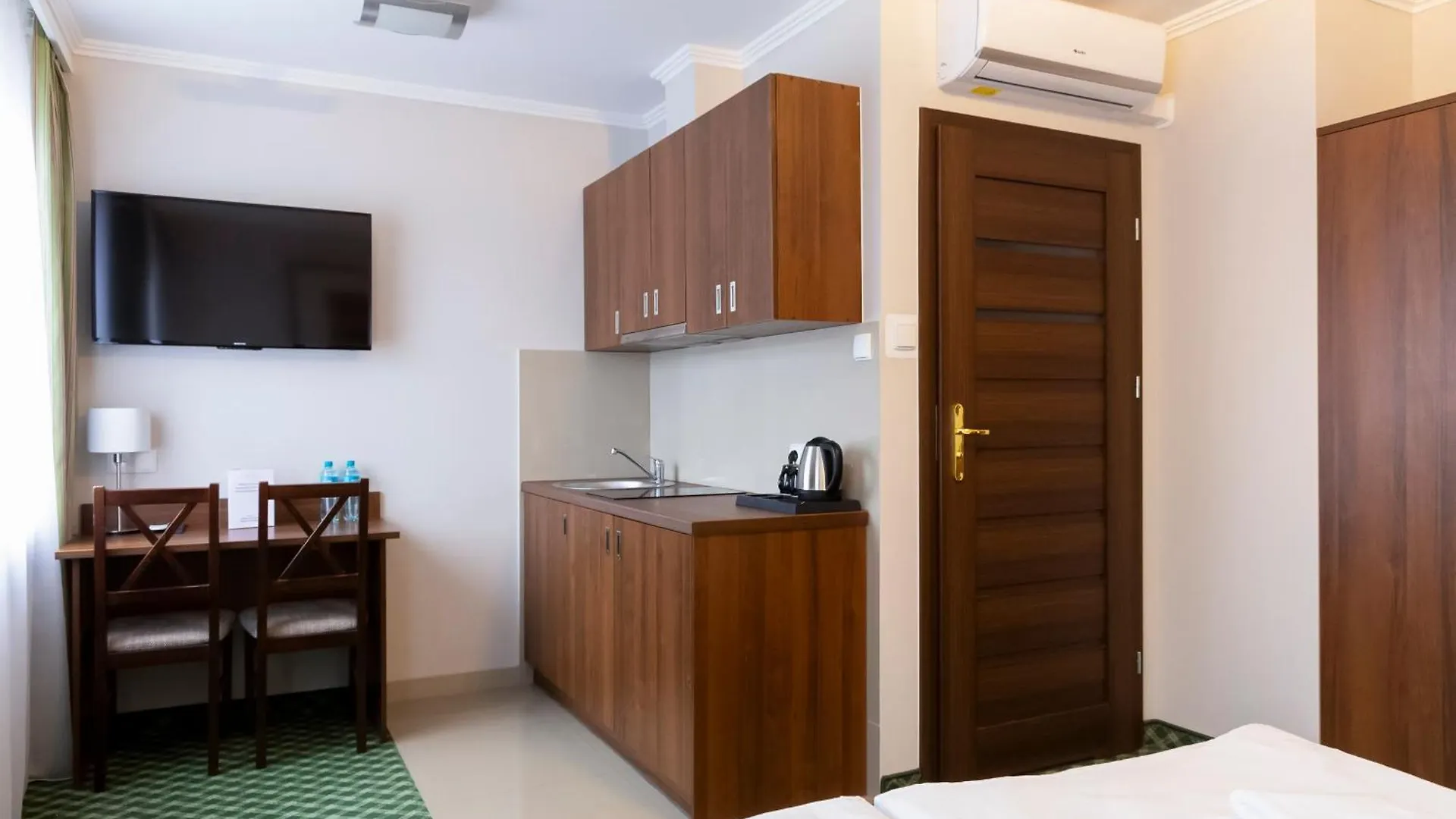 Hit Hotel Warsaw 3*,  Poland