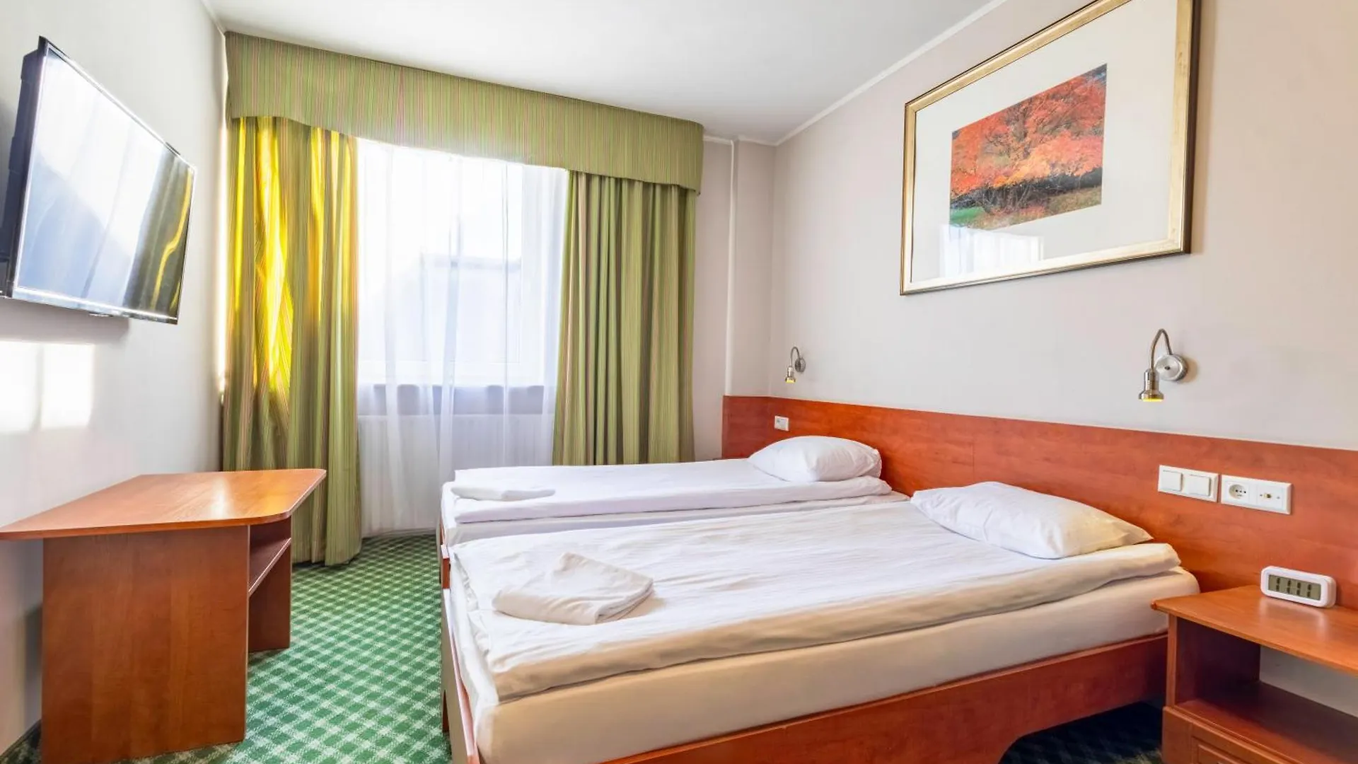 Hit Hotel Warsaw 3*,